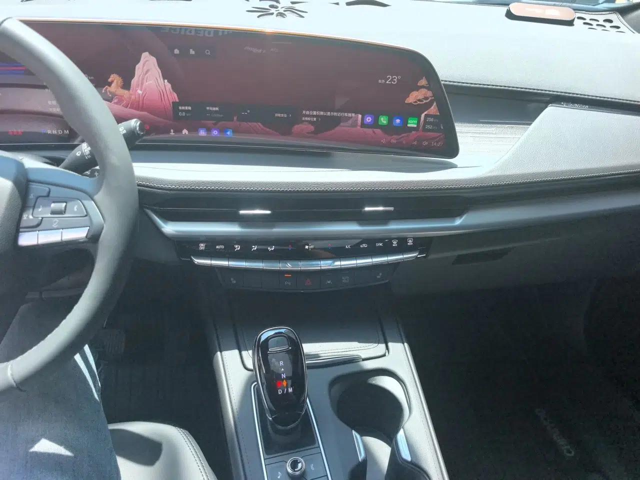 Cadillac XT4 2026 Model 28T Luxury Version — миниатюра 13