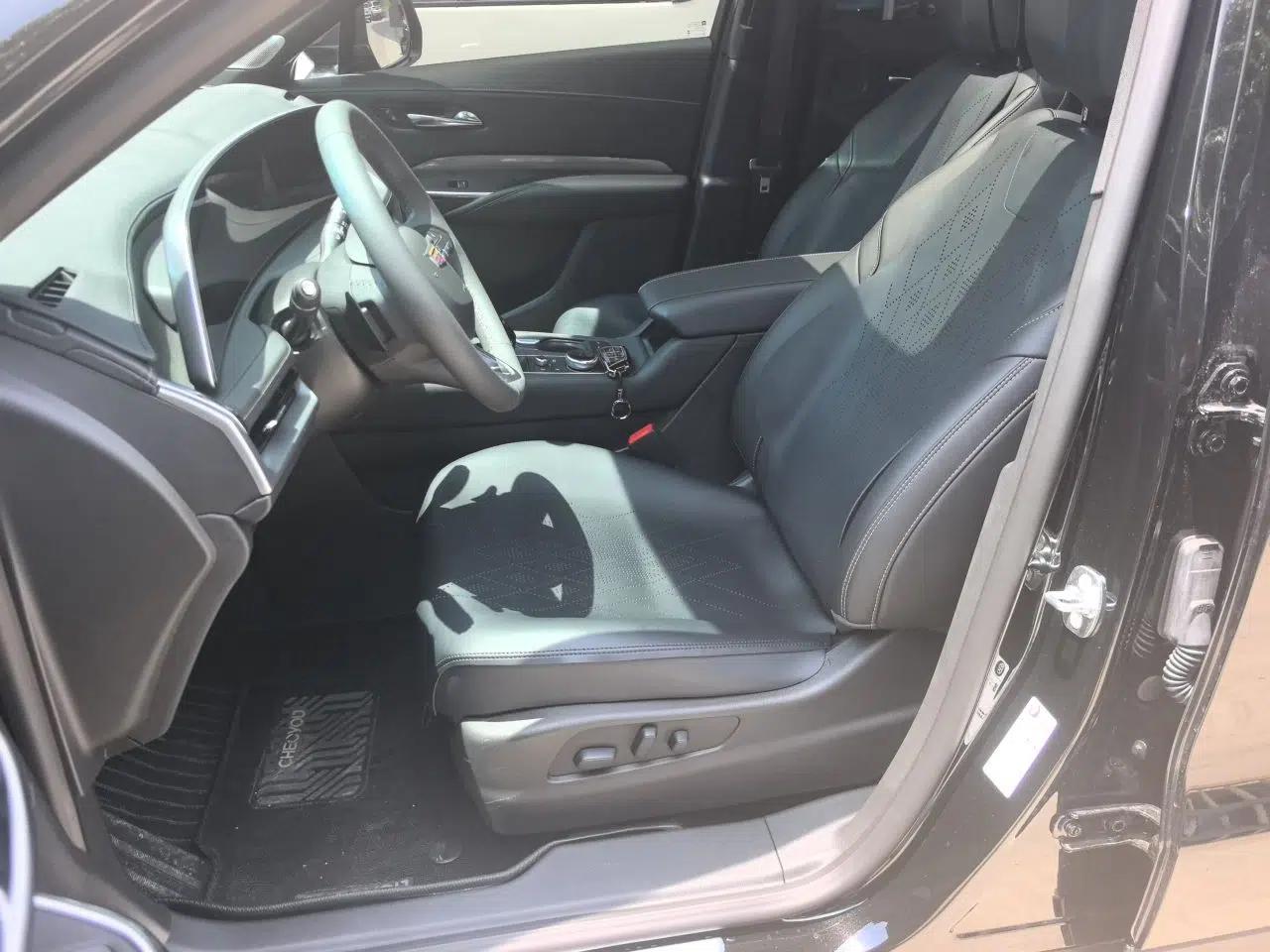 Cadillac XT4 2026 Model 28T Luxury Version — миниатюра 15