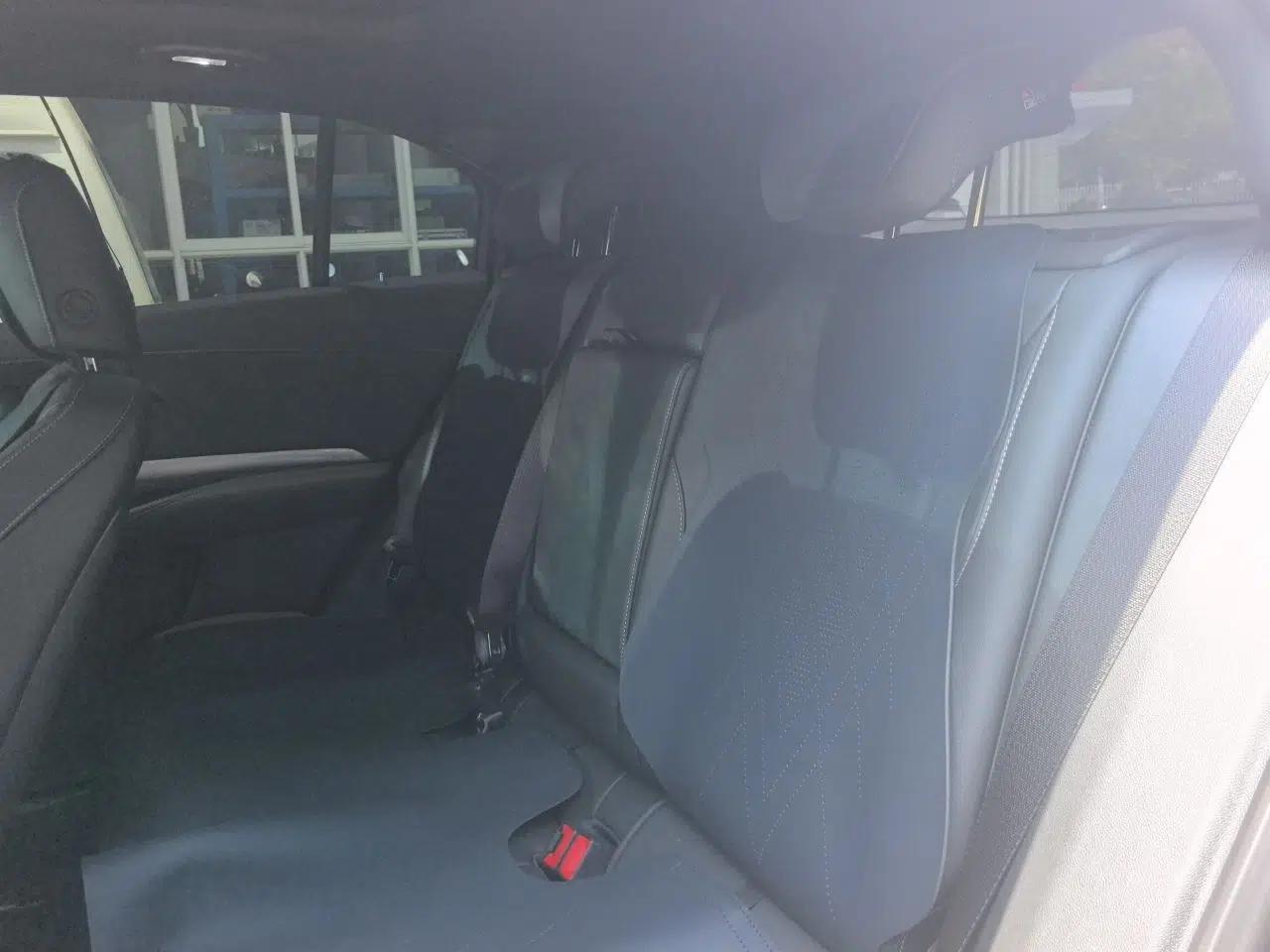 Cadillac XT4 2026 Model 28T Luxury Version — миниатюра 17