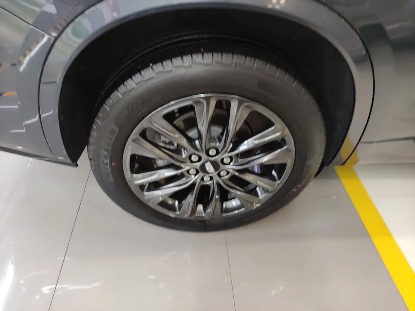 Cadillac XT6 2025 2.0T Six-Seater All-Wheel-Drive Prestige Executive Black Label Version — миниатюра 11
