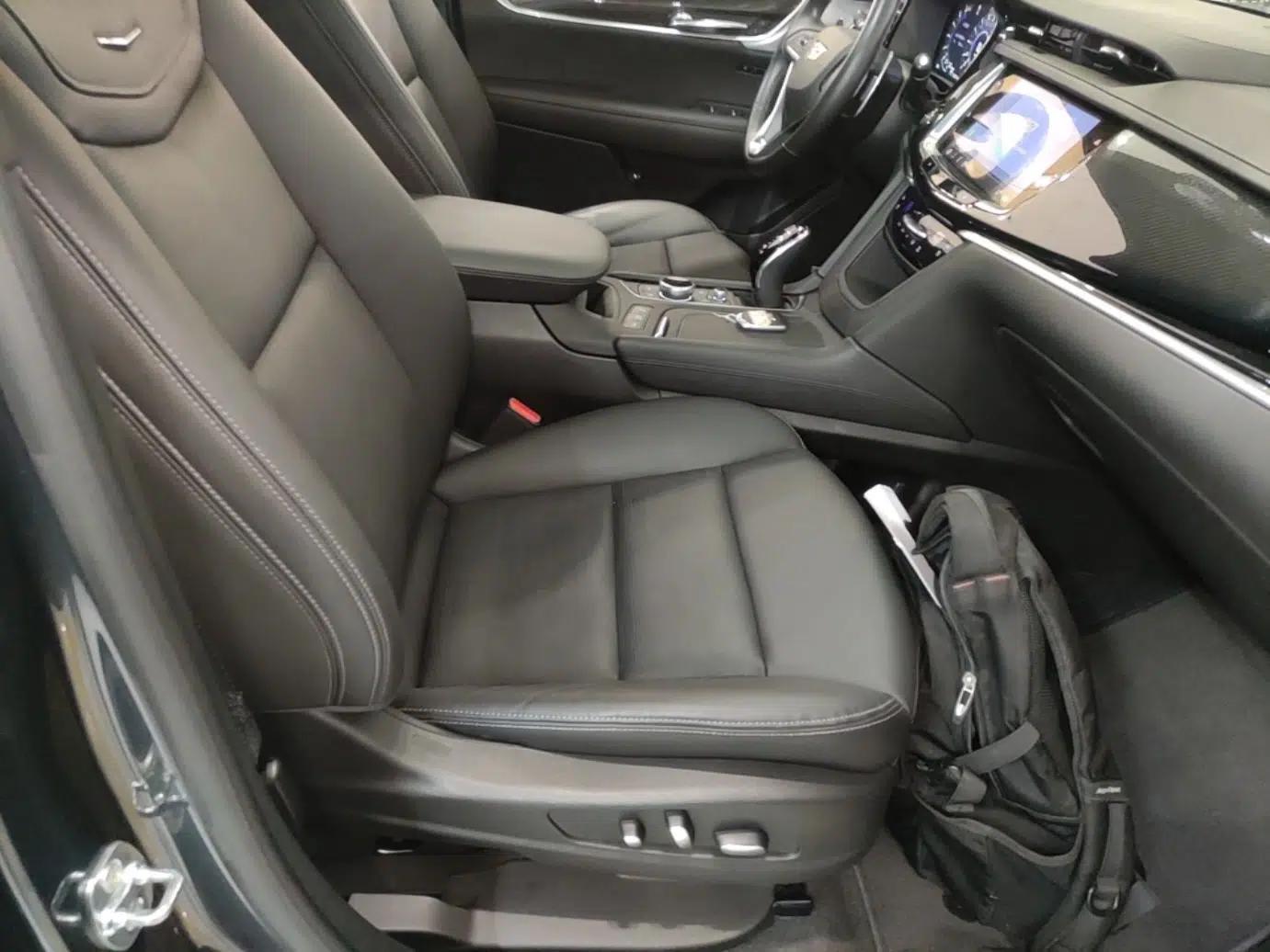 Cadillac XT6 2025 2.0T Six-Seater All-Wheel-Drive Prestige Executive Black Label Version — миниатюра 24