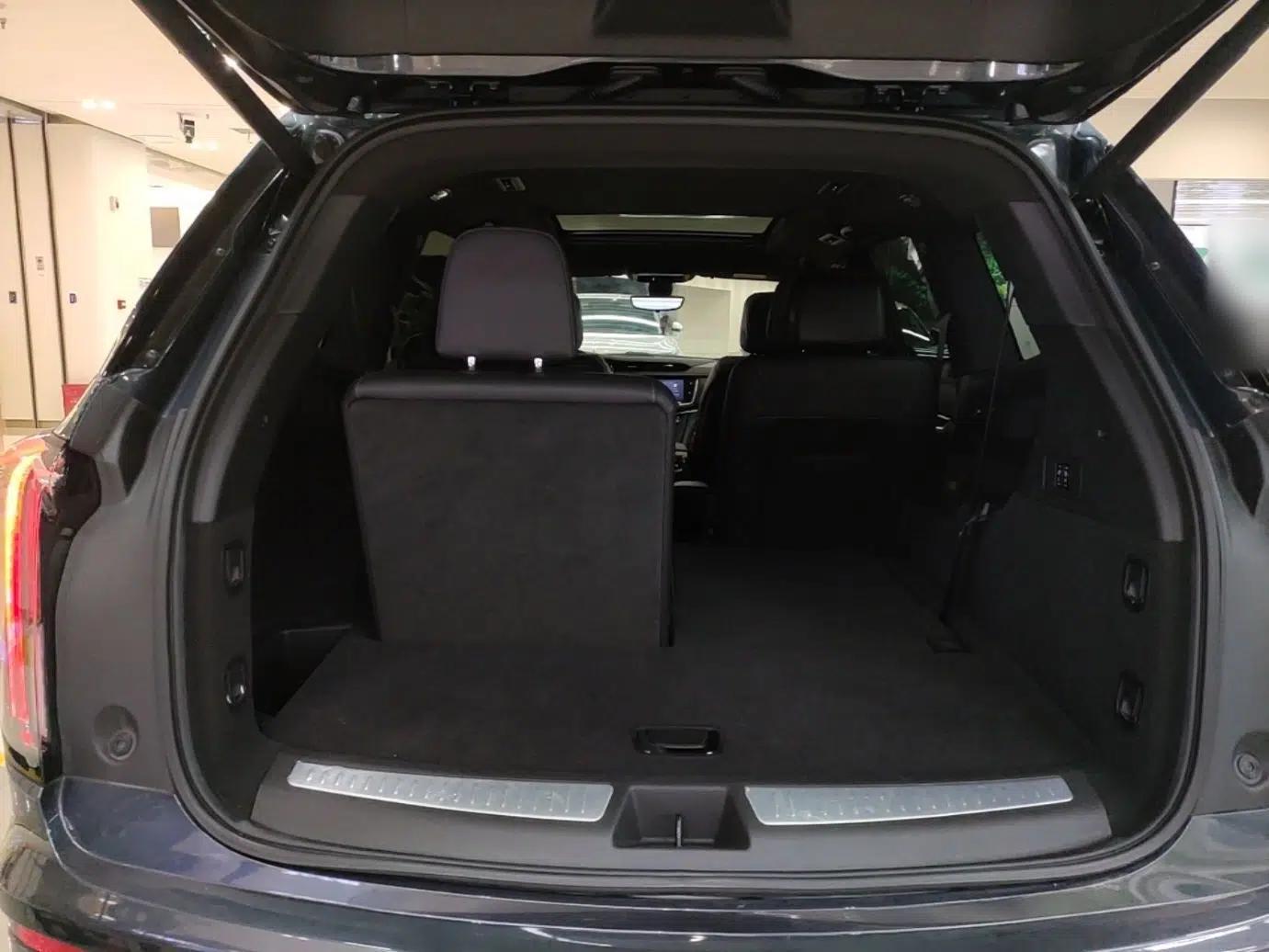 Cadillac XT6 2025 2.0T Six-Seater All-Wheel-Drive Prestige Executive Black Label Version — миниатюра 27