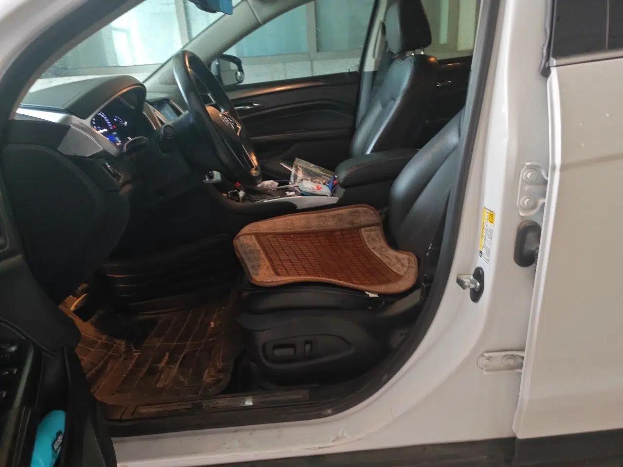 Cadillac SRX 2015 3.0L Comfort Version — миниатюра 15