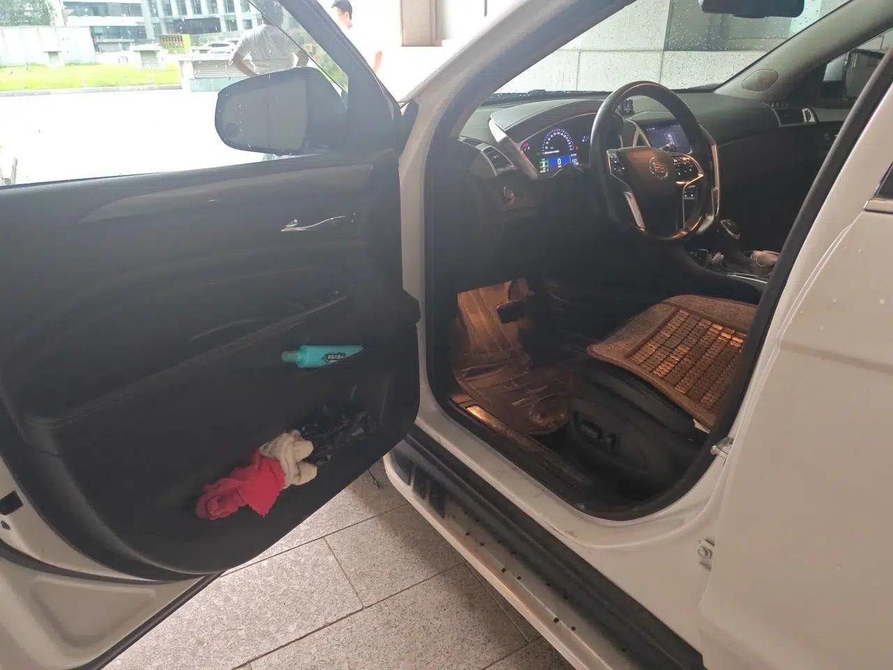 Cadillac SRX 2015 3.0L Comfort Version — миниатюра 16