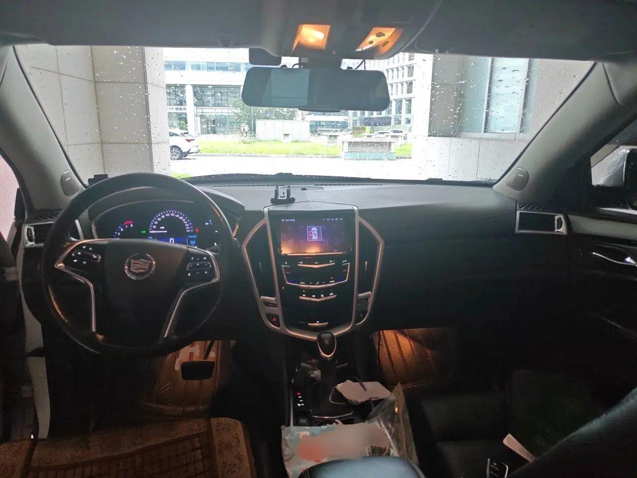 Cadillac SRX 2015 3.0L Comfort Version — миниатюра 9