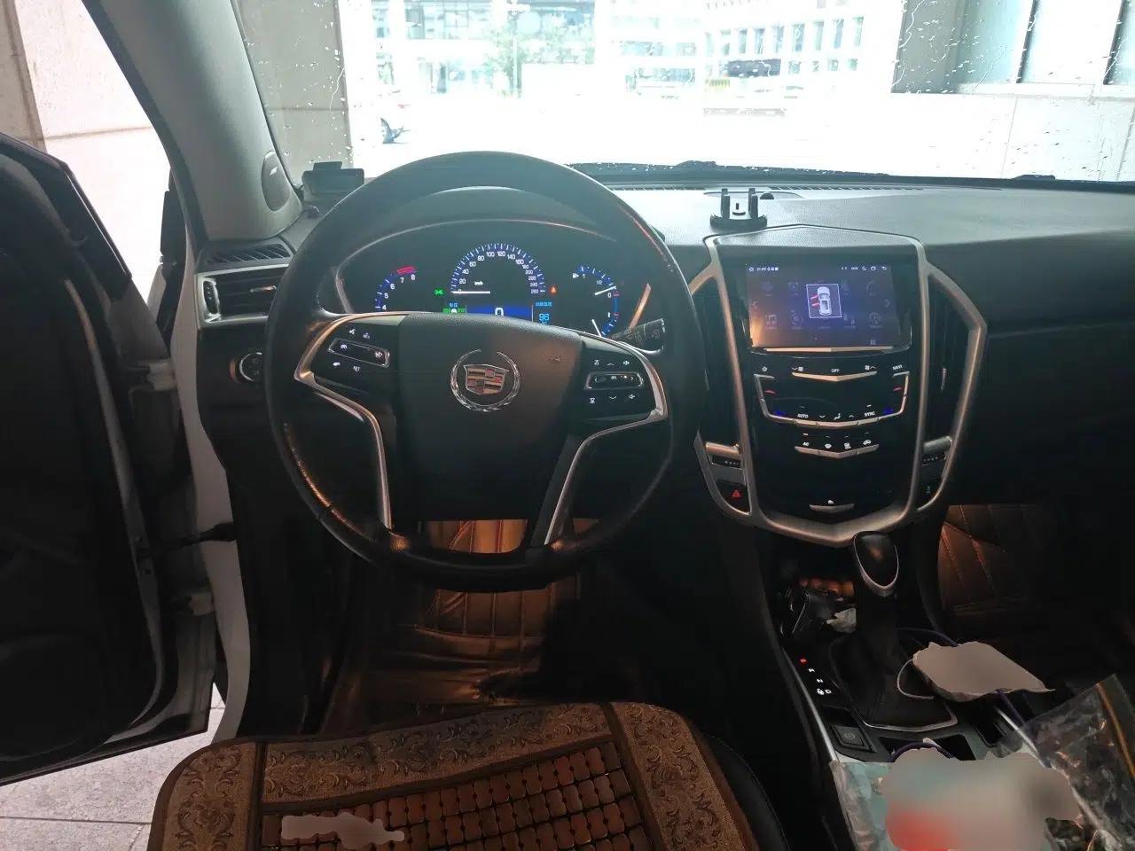 Cadillac SRX 2015 3.0L Comfort Version — миниатюра 10