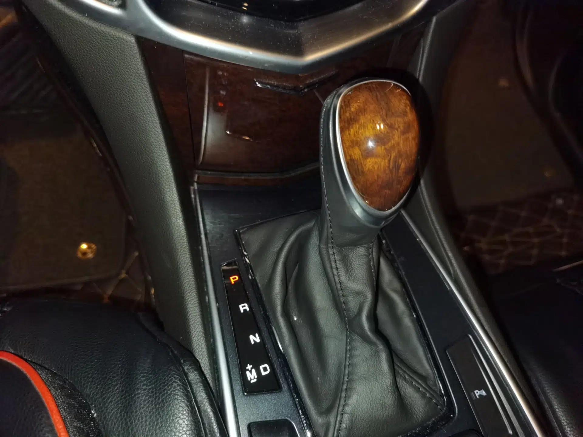 Cadillac SRX 2015 3.0L Elite Model — миниатюра 11