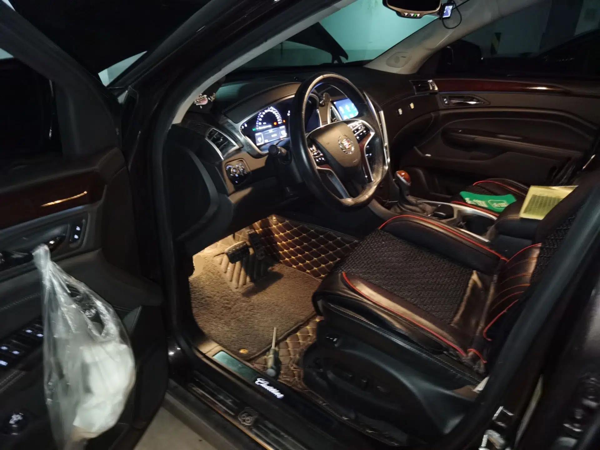 Cadillac SRX 2015 3.0L Elite Model — миниатюра 13