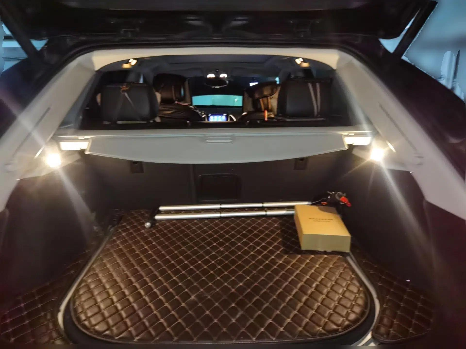 Cadillac SRX 2015 3.0L Elite Model — миниатюра 16