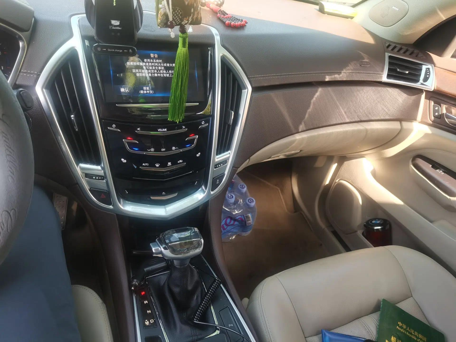 Cadillac SRX 2015 3.0L Elite Model — миниатюра 13