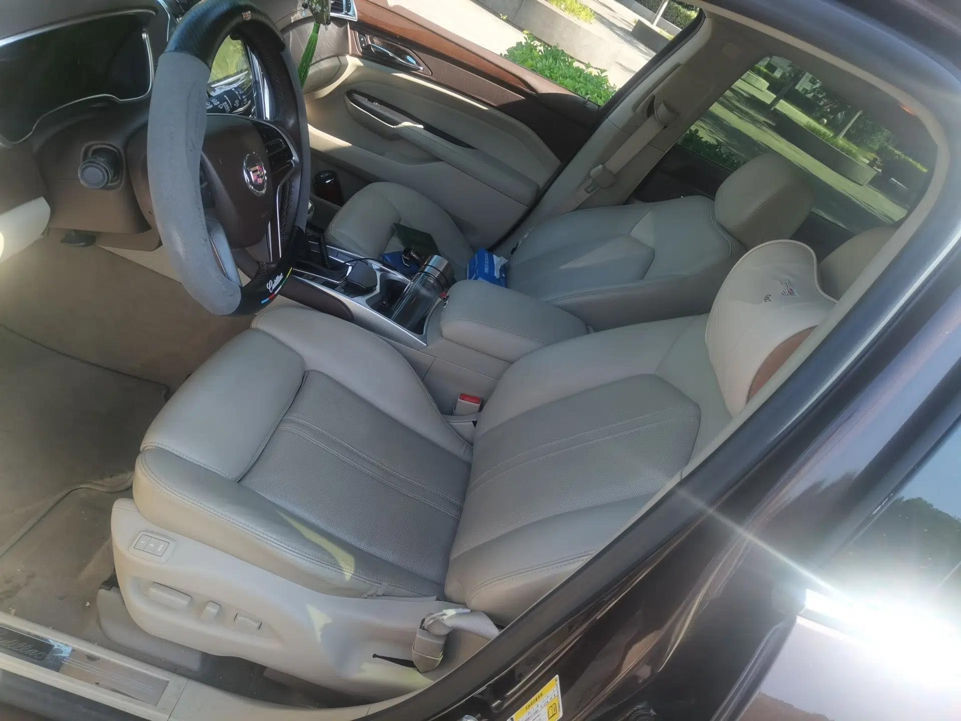 Cadillac SRX 2015 3.0L Elite Model — миниатюра 15