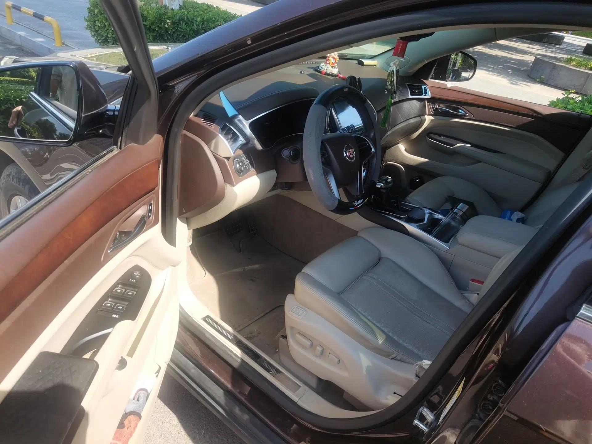 Cadillac SRX 2015 3.0L Elite Model — миниатюра 16
