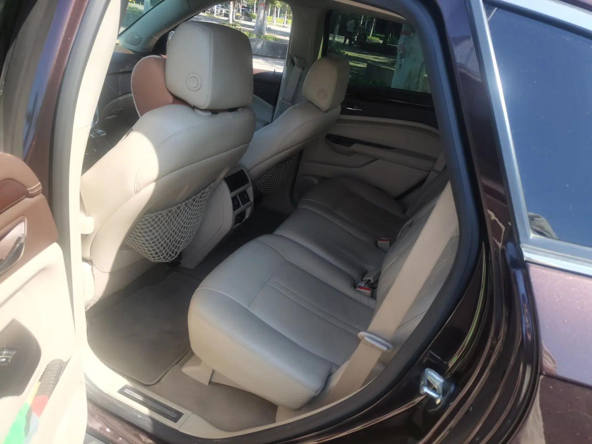 Cadillac SRX 2015 3.0L Elite Model — миниатюра 17