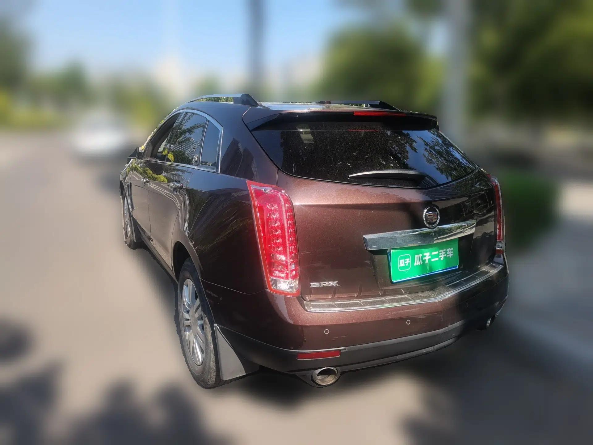 Cadillac SRX 2015 3.0L Elite Model — миниатюра 4