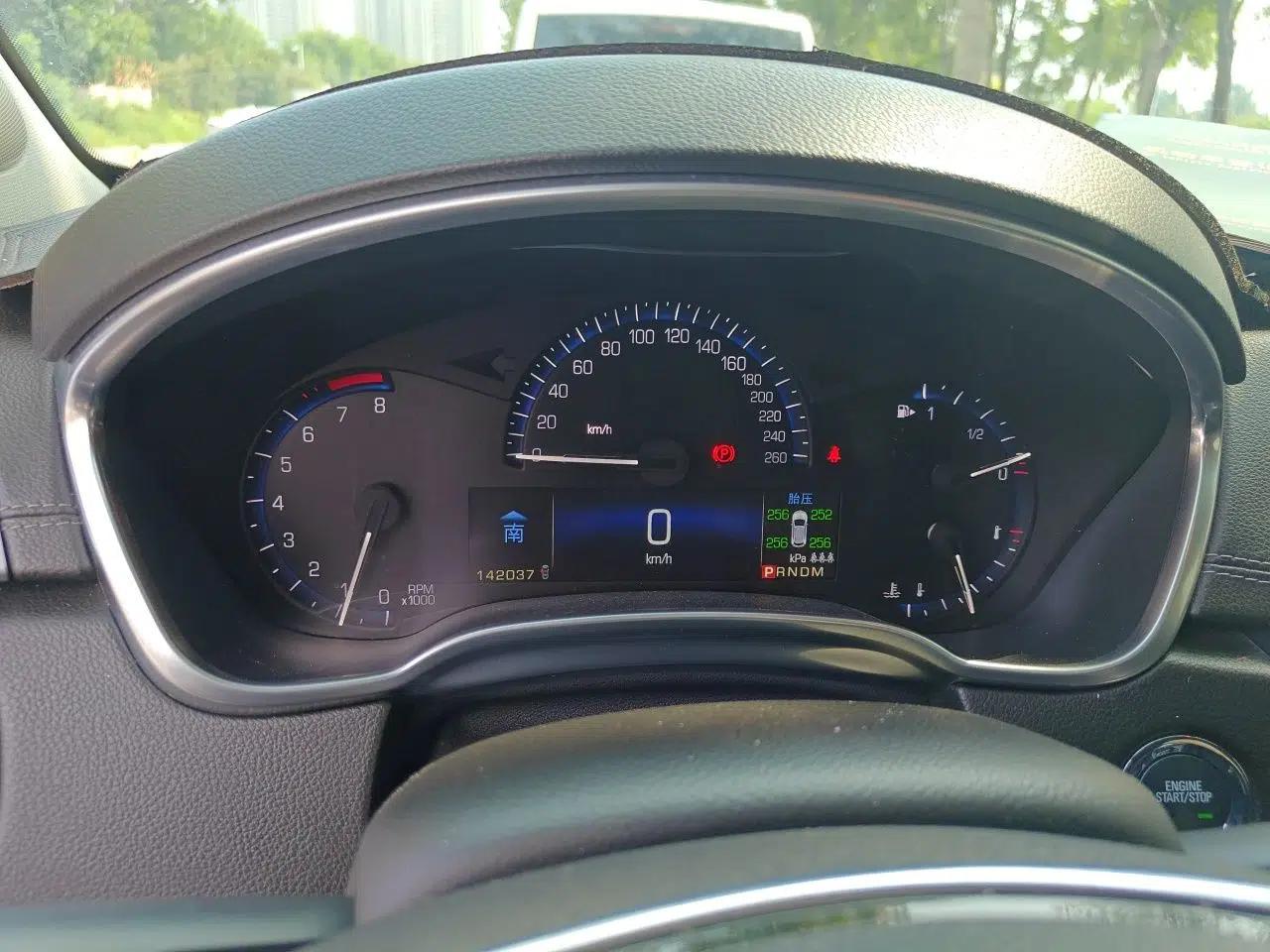Cadillac SRX 2015 3.0L Elite Model — миниатюра 11
