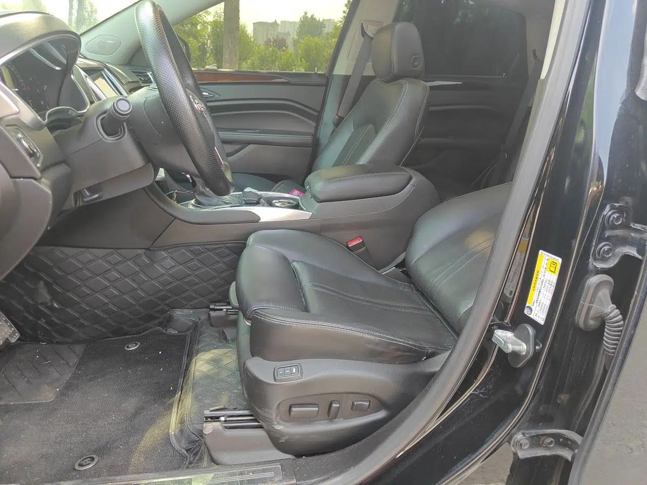Cadillac SRX 2015 3.0L Elite Model — миниатюра 15