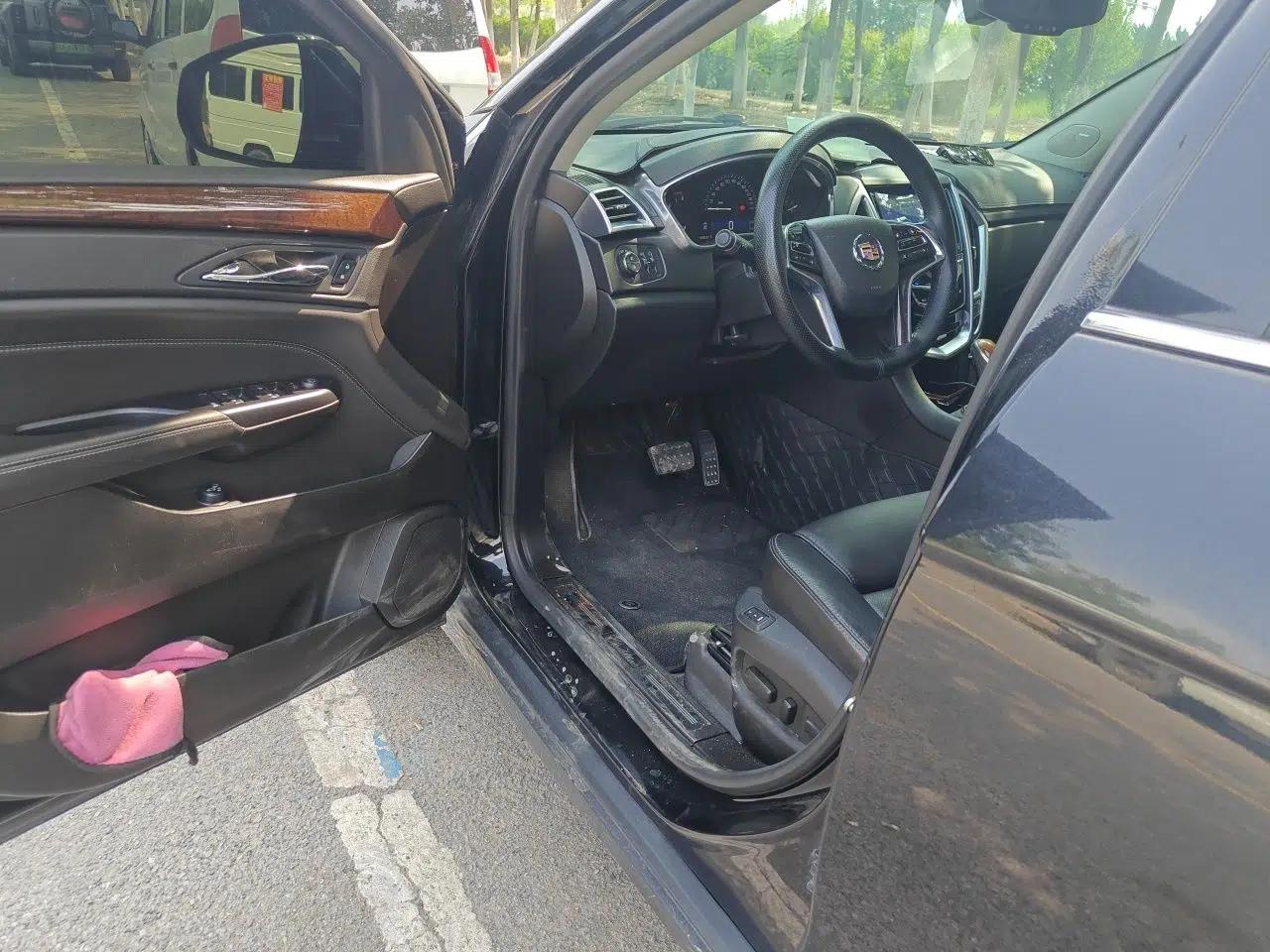 Cadillac SRX 2015 3.0L Elite Model — миниатюра 16