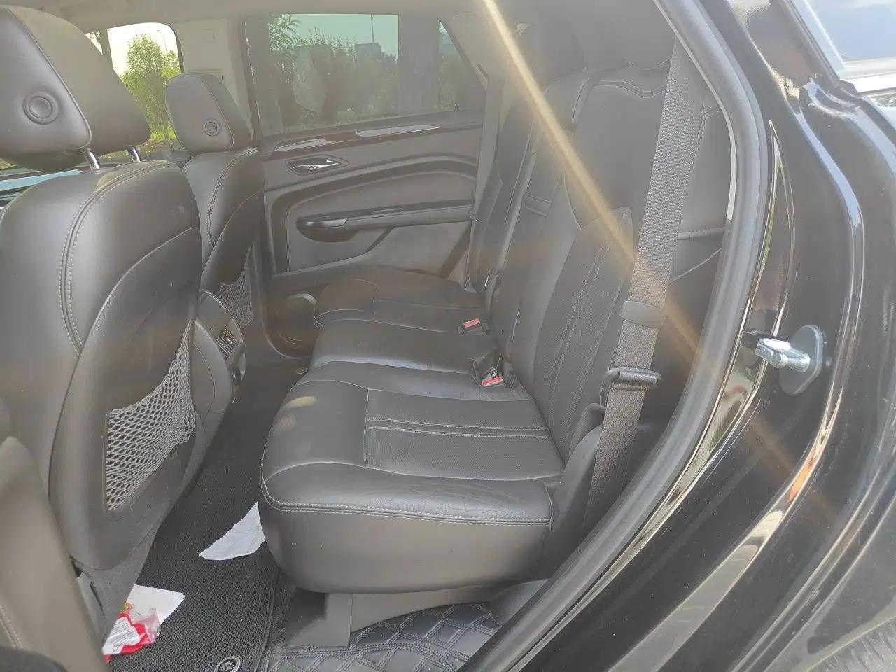 Cadillac SRX 2015 3.0L Elite Model — миниатюра 17