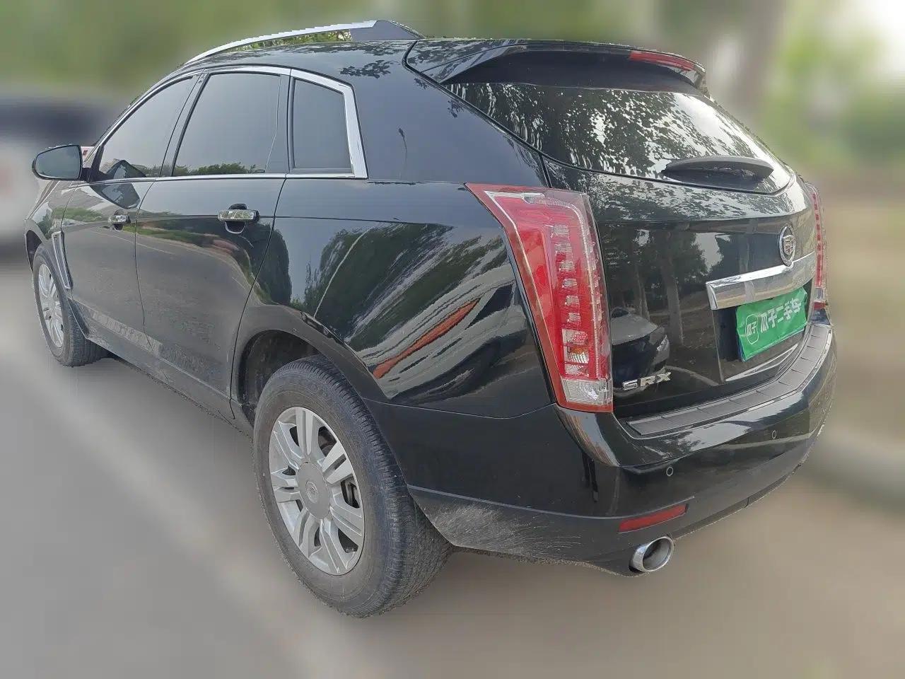 Cadillac SRX 2015 3.0L Elite Model — миниатюра 4