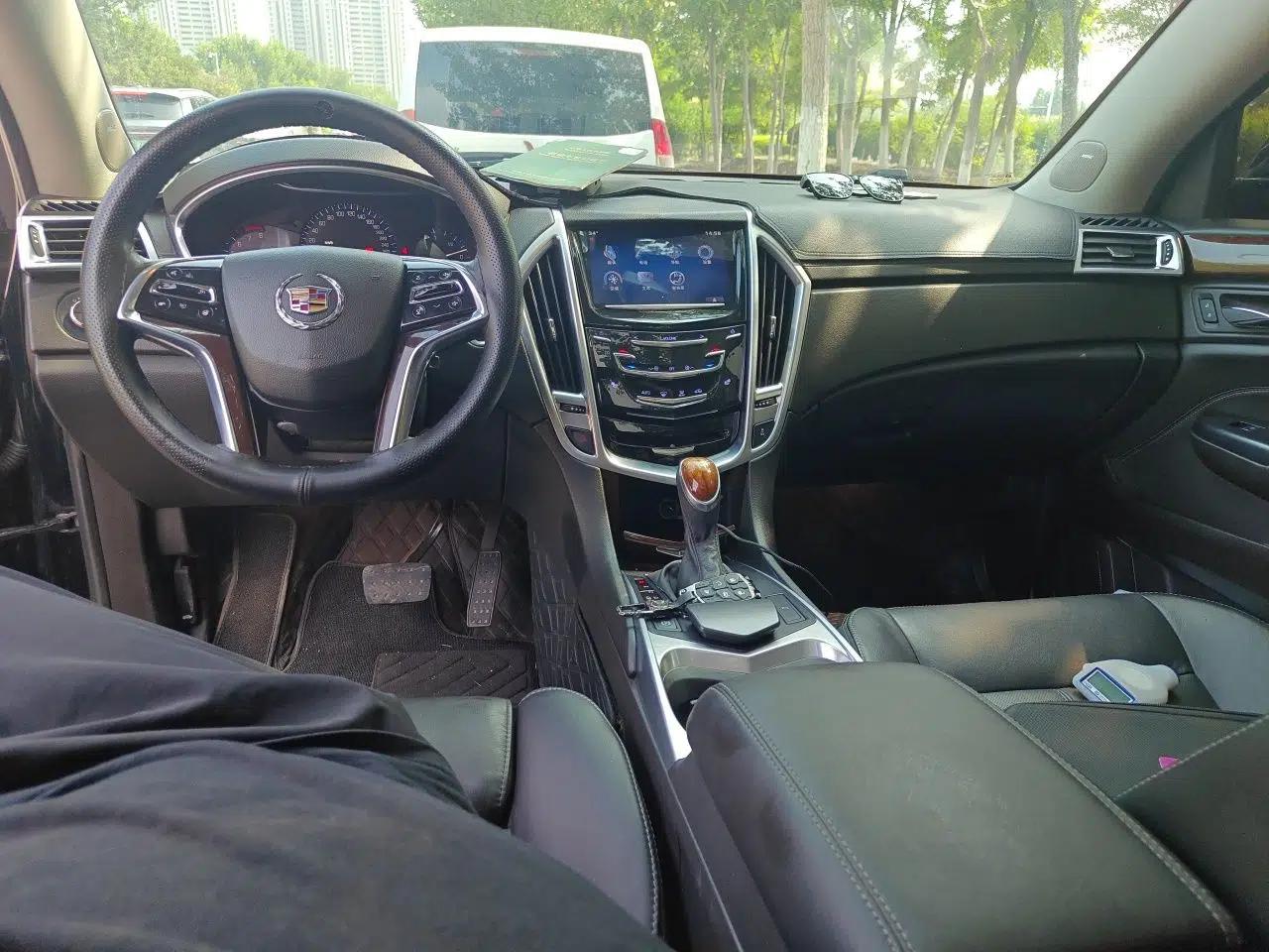 Cadillac SRX 2015 3.0L Elite Model — миниатюра 9