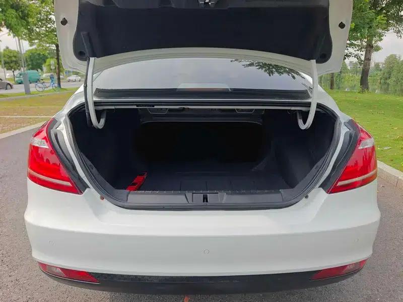 Geely Emgrand 2015 Sedan 1.5L Manual Upgrade Version — миниатюра 17