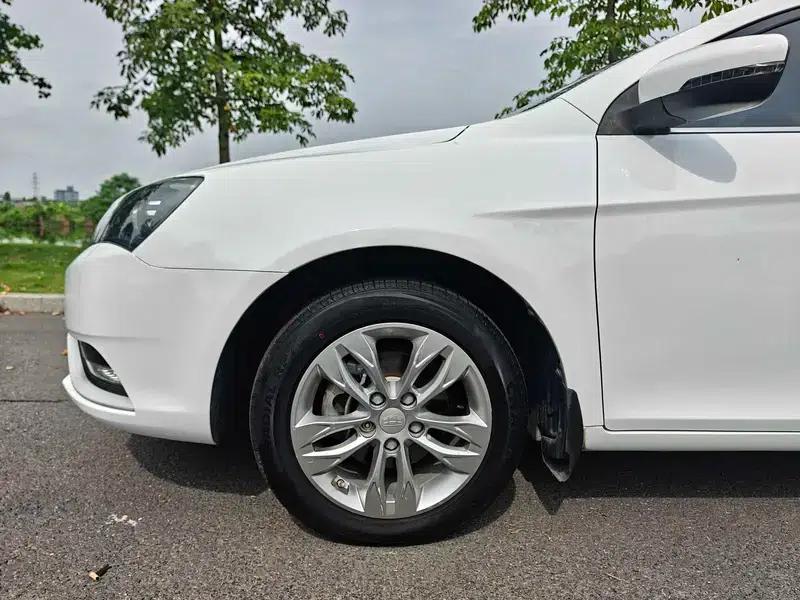 Geely Emgrand 2015 Sedan 1.5L Manual Upgrade Version — миниатюра 10