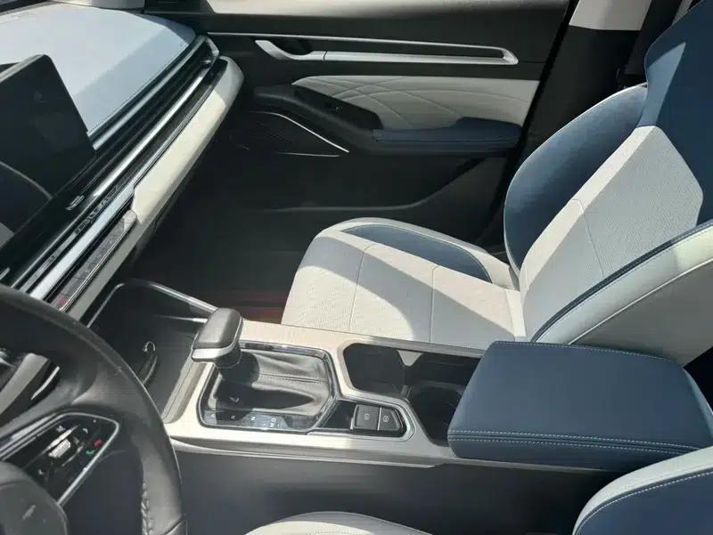 Geely Emgrand 2022 4th Generation 1.5L CVT Flagship Edition — миниатюра 13