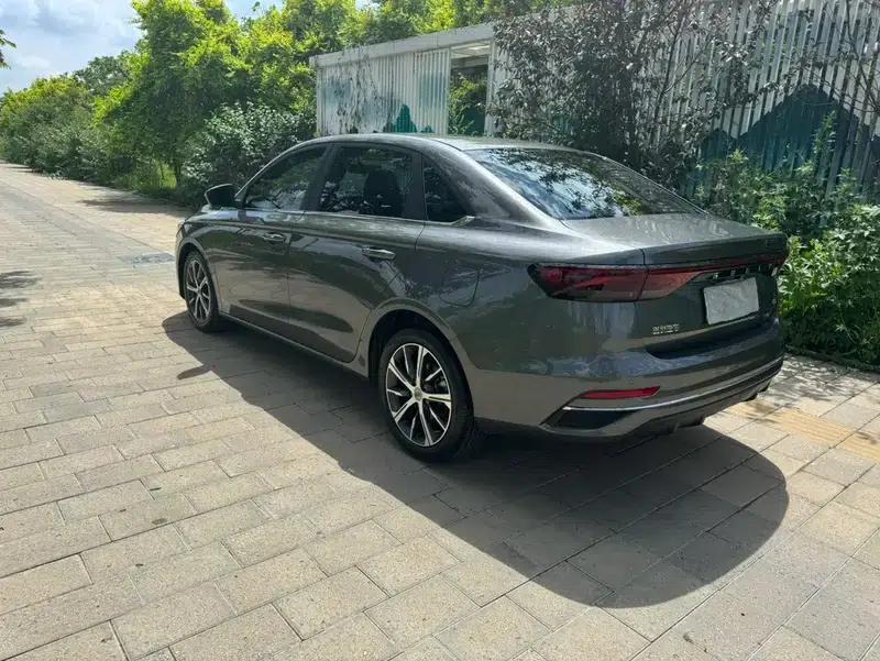 Geely Emgrand 2022 4th Generation 1.5L CVT Flagship Edition — миниатюра 4