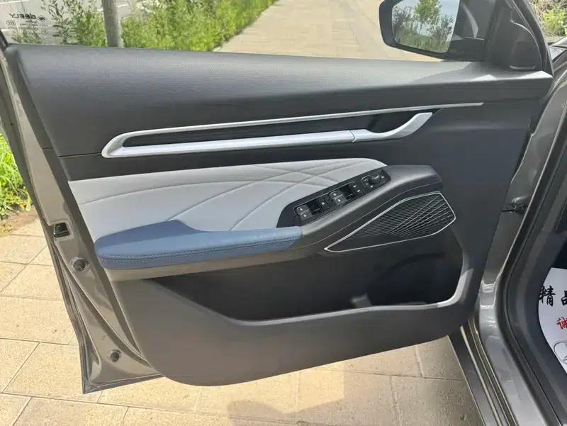 Geely Emgrand 2022 4th Generation 1.5L CVT Flagship Edition — миниатюра 7
