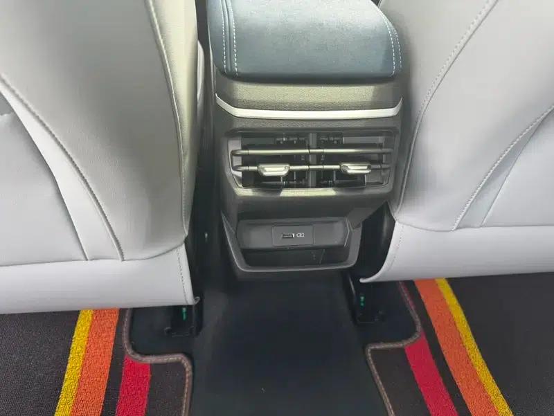Geely Emgrand 2022 4th Generation 1.5L CVT Flagship Edition — миниатюра 10