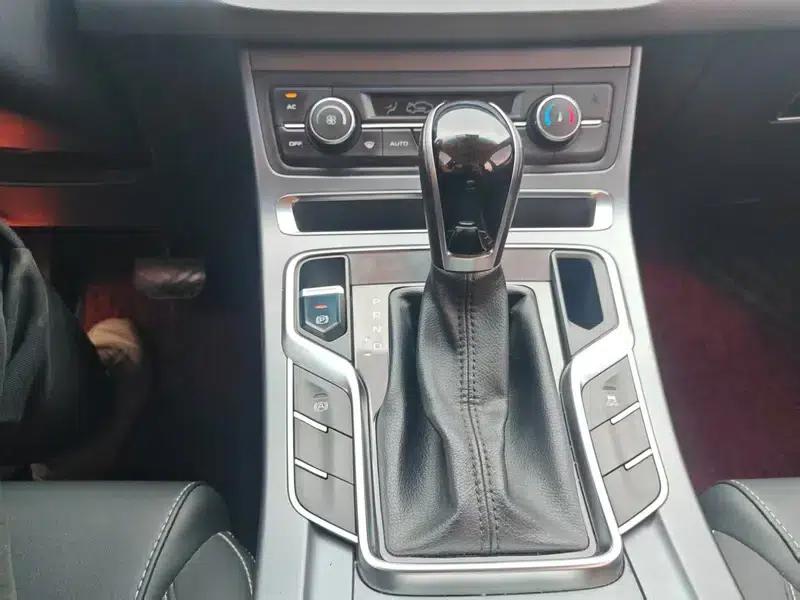 Geely Emgrand 2018 1.5L CVT Luxury Edition — миниатюра 11