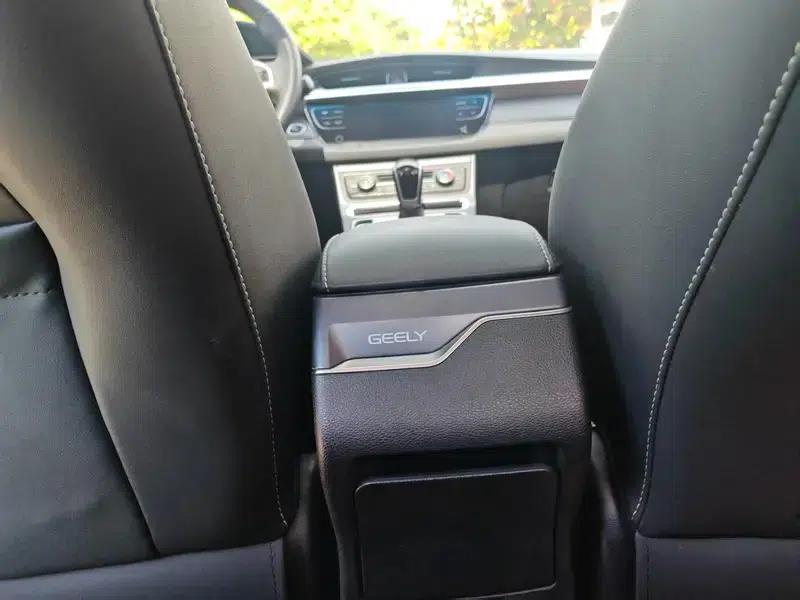 Geely Emgrand 2018 1.5L CVT Luxury Edition — миниатюра 7
