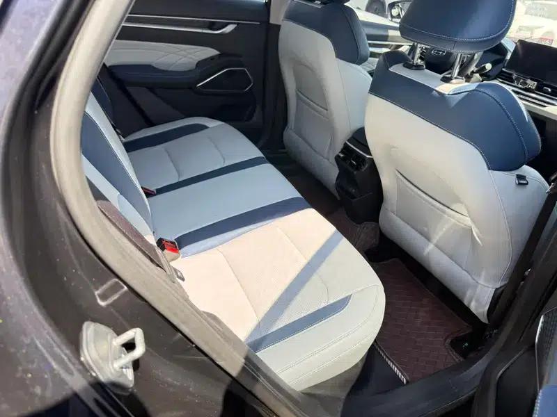 Geely Emgrand 2022 4th Generation 1.5L CVT Flagship Edition — миниатюра 11