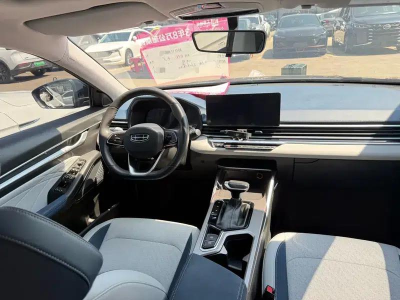 Geely Emgrand 2022 4th Generation 1.5L CVT Flagship Edition — миниатюра 8