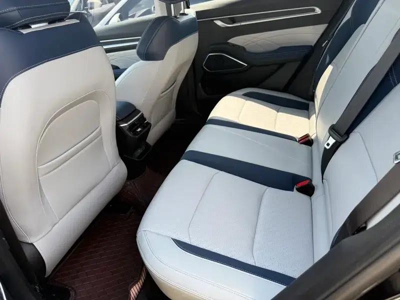 Geely Emgrand 2022 4th Generation 1.5L CVT Flagship Edition — миниатюра 10