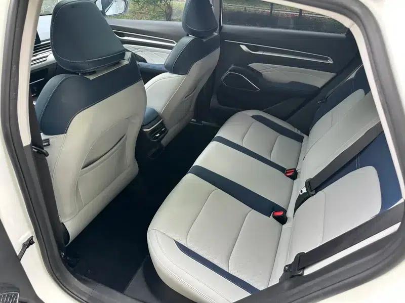 Geely Emgrand 2022 4th Generation 1.5L CVT Flagship Edition — миниатюра 12
