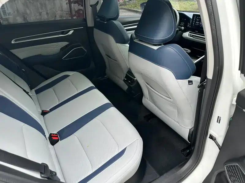 Geely Emgrand 2022 4th Generation 1.5L CVT Flagship Edition — миниатюра 14