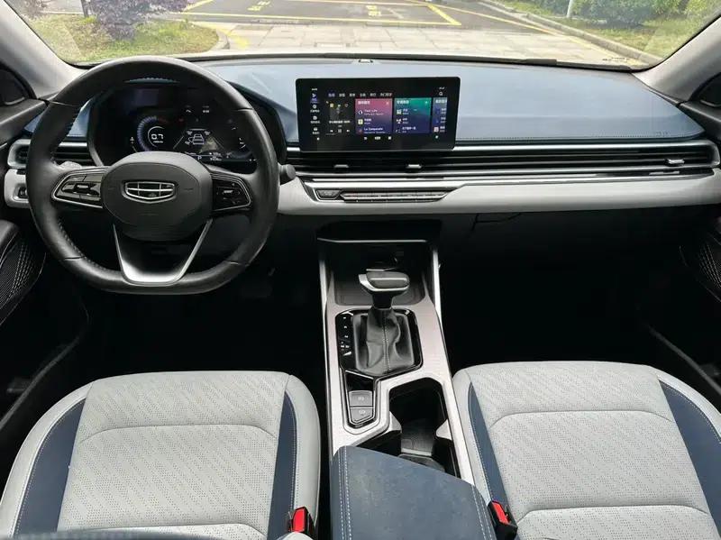 Geely Emgrand 2022 4th Generation 1.5L CVT Flagship Edition — миниатюра 9