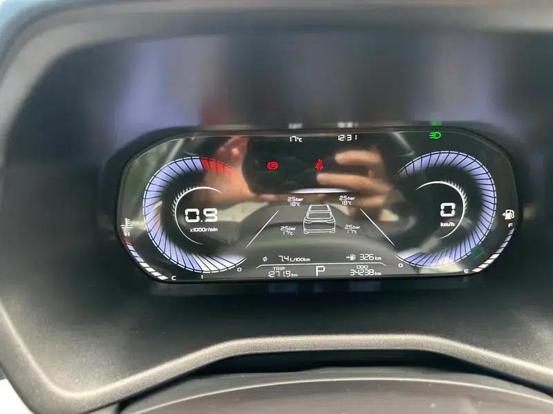 Geely Emgrand 2022 4th Generation 1.5L CVT Flagship Edition — миниатюра 10