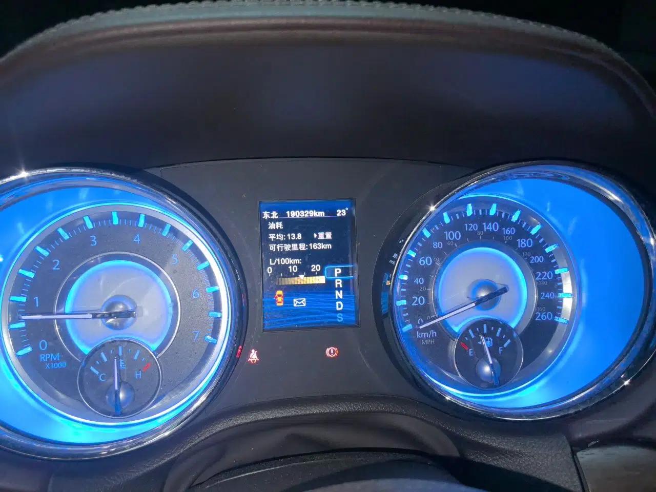 Chrysler 300C 2012 3.6L Luxury Edition — миниатюра 12