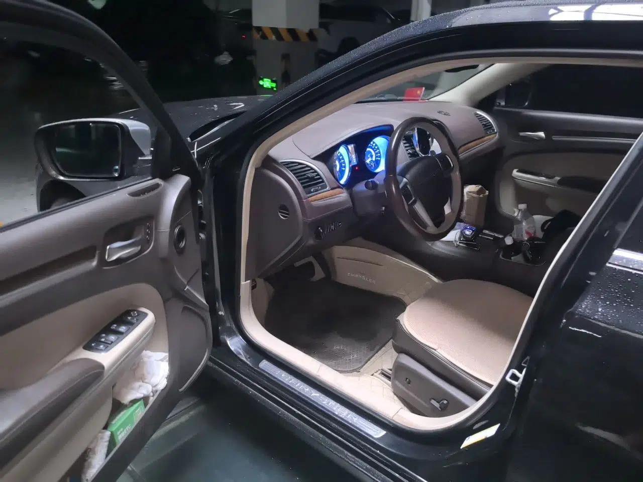 Chrysler 300C 2012 3.6L Luxury Edition — миниатюра 16