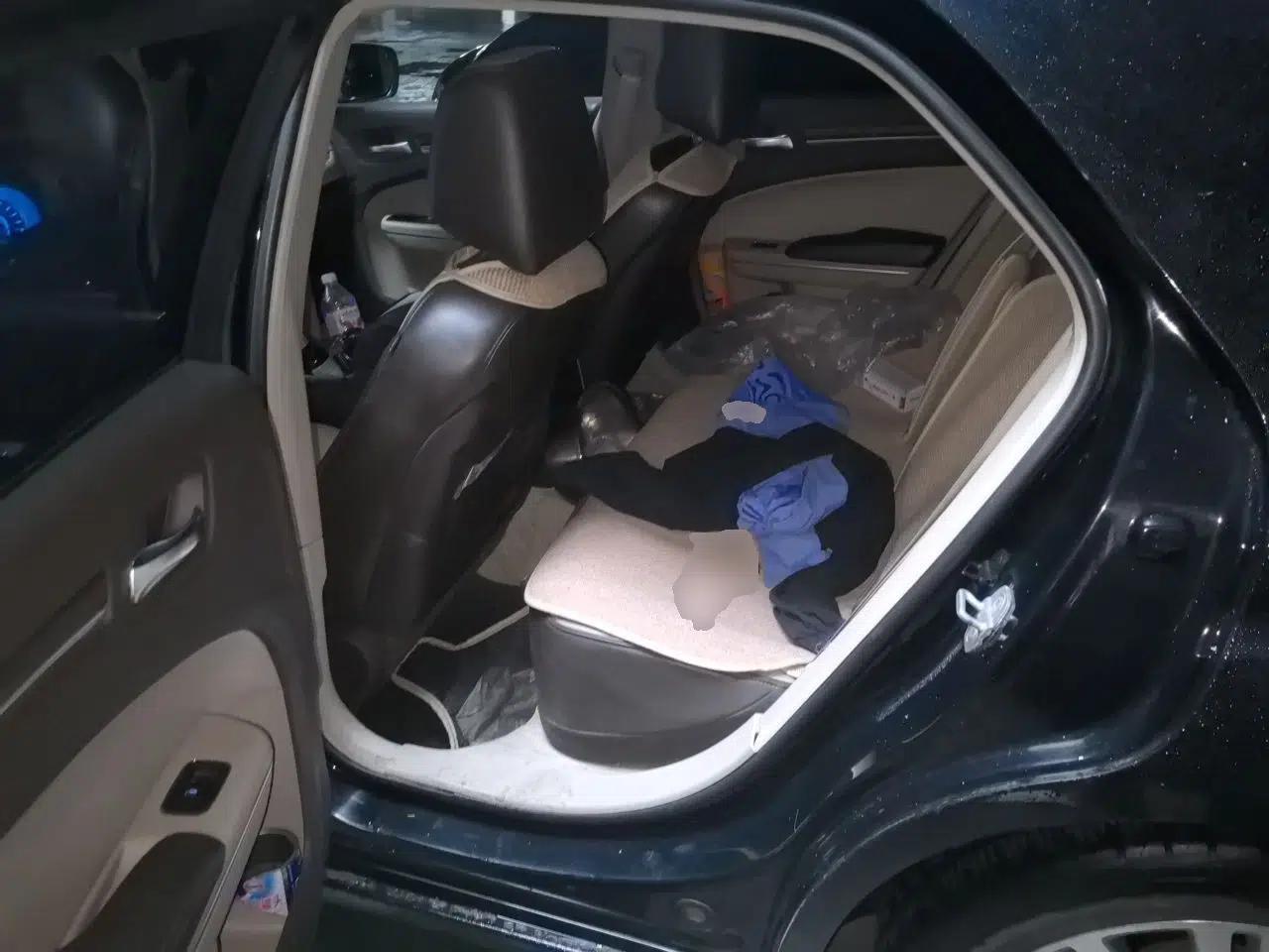 Chrysler 300C 2012 3.6L Luxury Edition — миниатюра 17