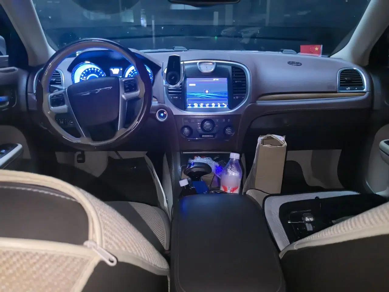 Chrysler 300C 2012 3.6L Luxury Edition — миниатюра 9