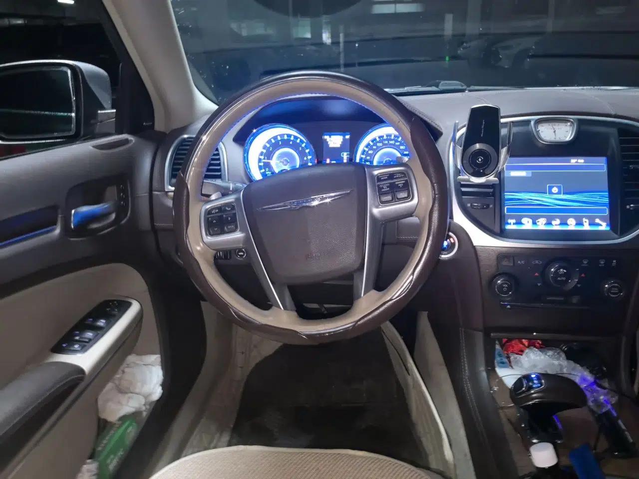 Chrysler 300C 2012 3.6L Luxury Edition — миниатюра 10