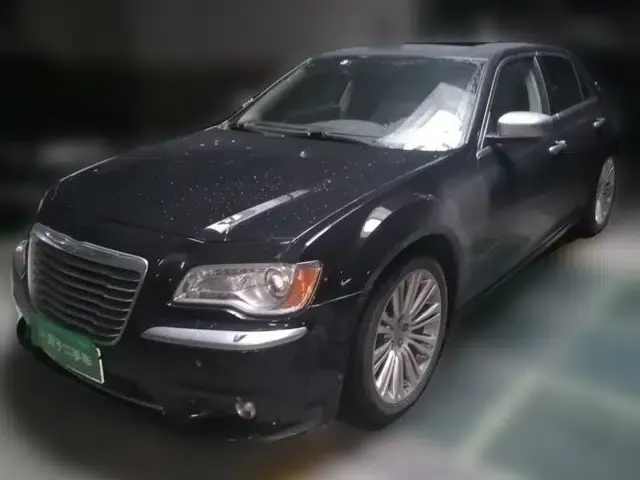 Chrysler 300C 2012 3.6L Luxury Edition