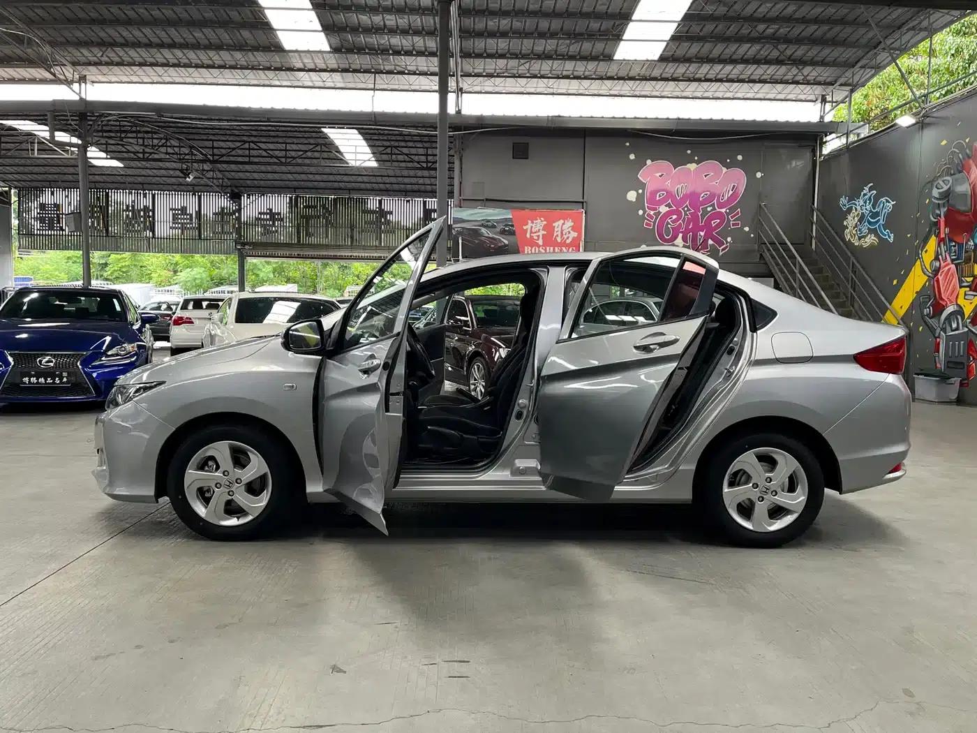 Honda City 2017 1.5L CVT Elite Edition — миниатюра 3
