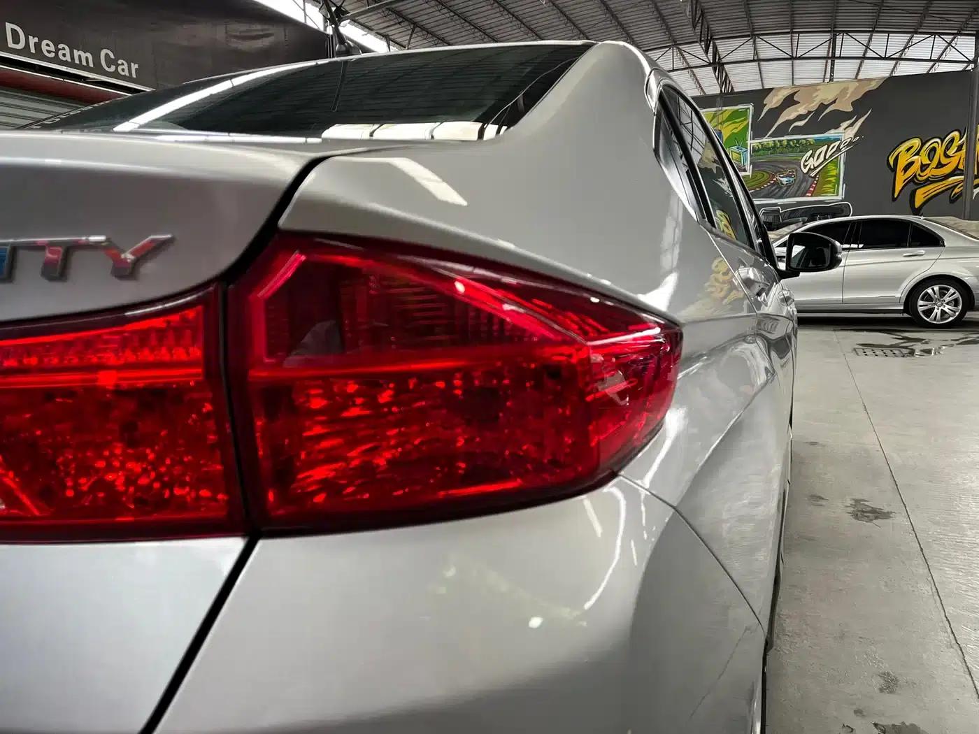 Honda City 2017 1.5L CVT Elite Edition — миниатюра 9