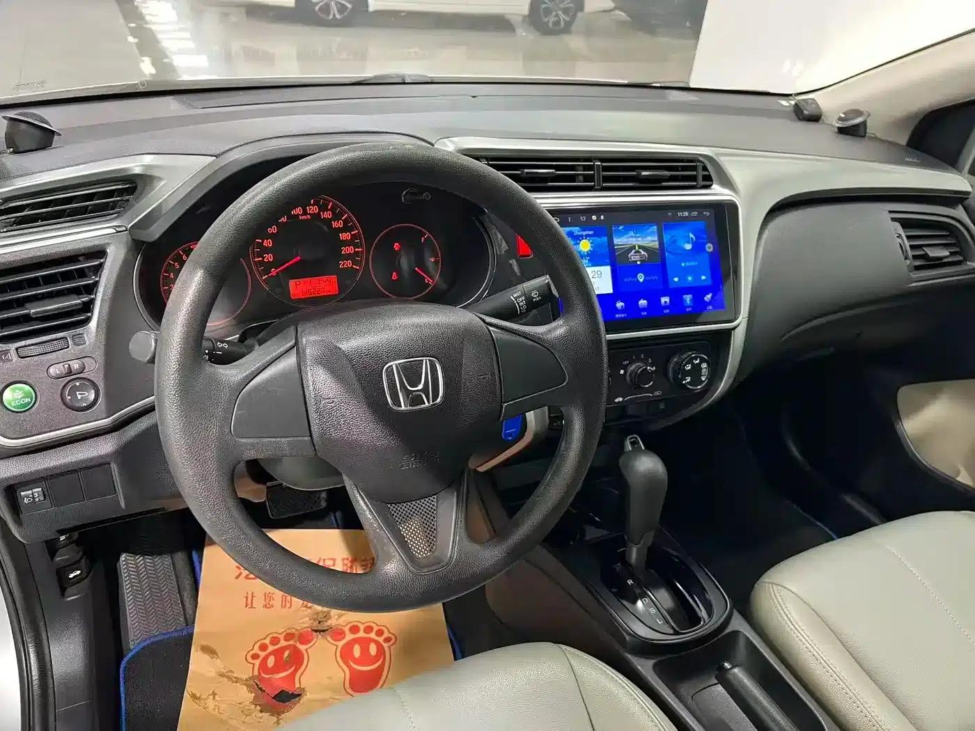 Honda City 2015 1.5L CVT Comfort Edition — миниатюра 4