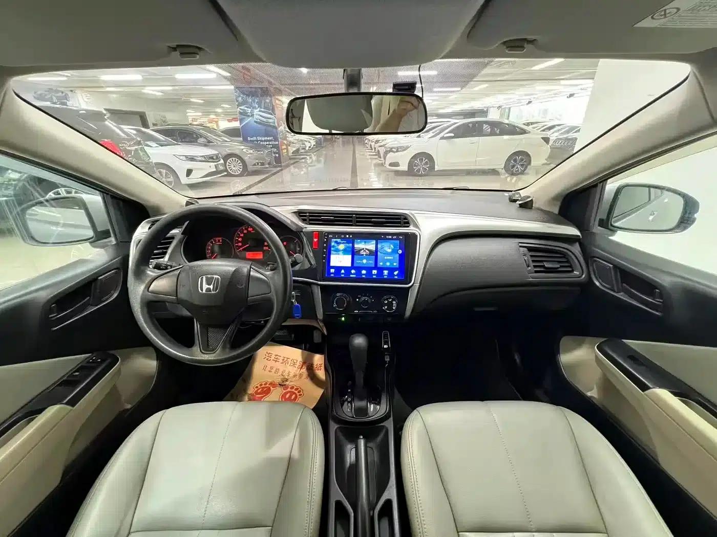 Honda City 2015 1.5L CVT Comfort Edition — миниатюра 6