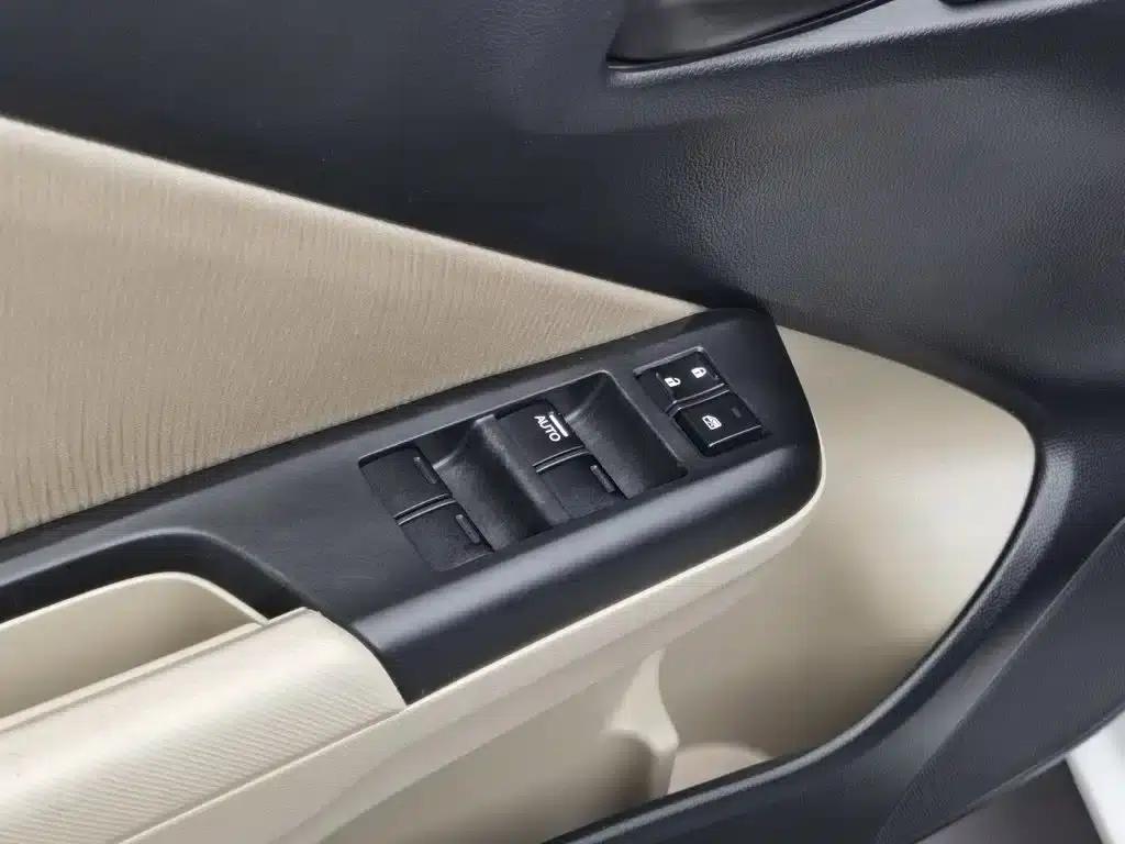 Honda City 2017 1.5L Manual Comfort Edition — миниатюра 9